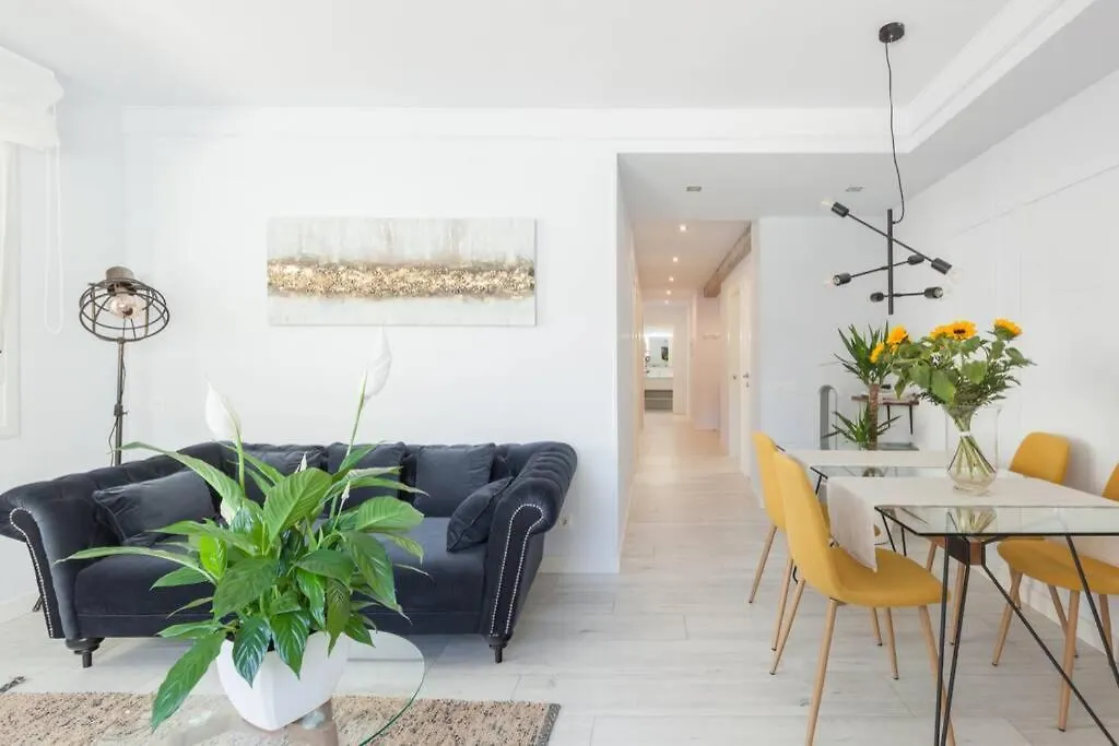 New Gorgeous Central Apartment - Beachfront - 3 Bd San Sebastian Spain