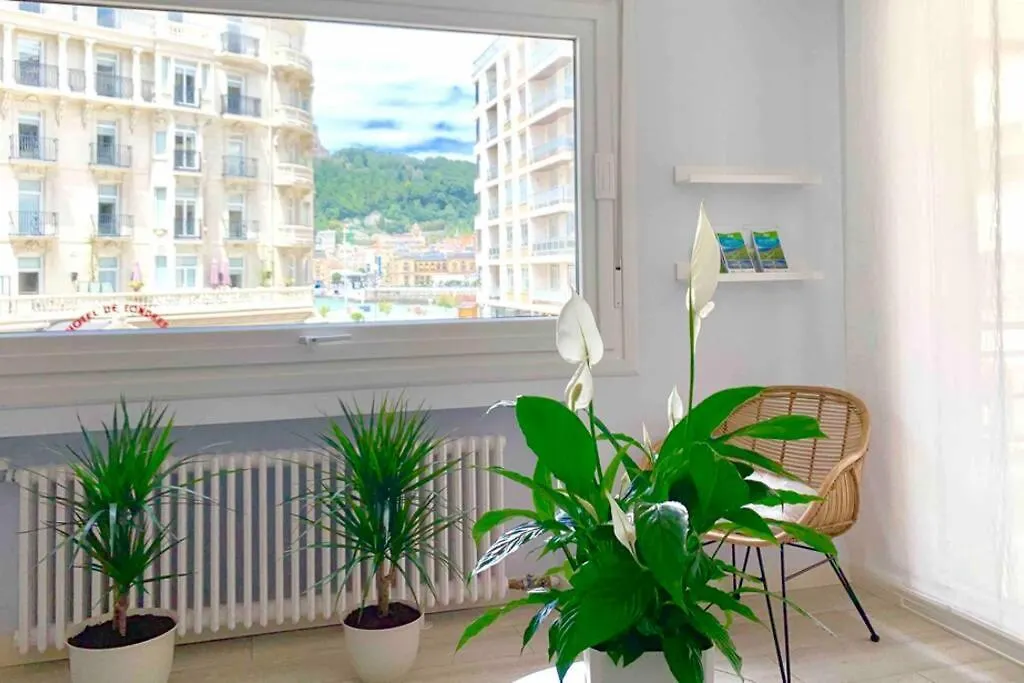 New Gorgeous Central Apartment - Beachfront - 3 Bd San Sebastian