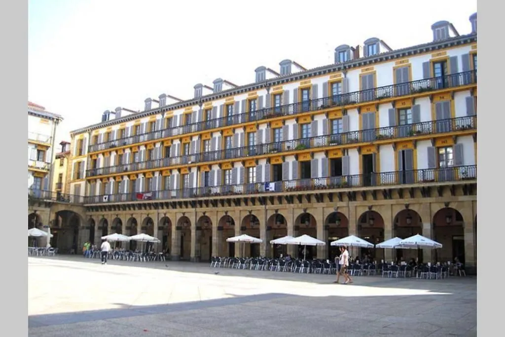 New Gorgeous Central Apartment - Beachfront - 3 Bd San Sebastian