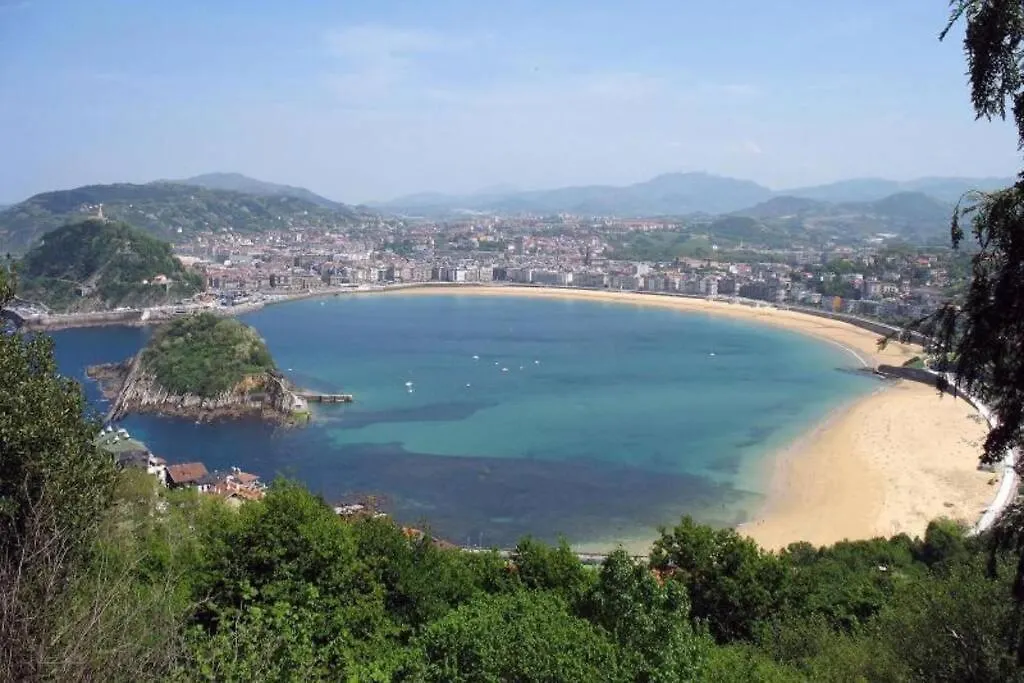 New Gorgeous Central Apartment - Beachfront - 3 Bd San Sebastián 0*,  España