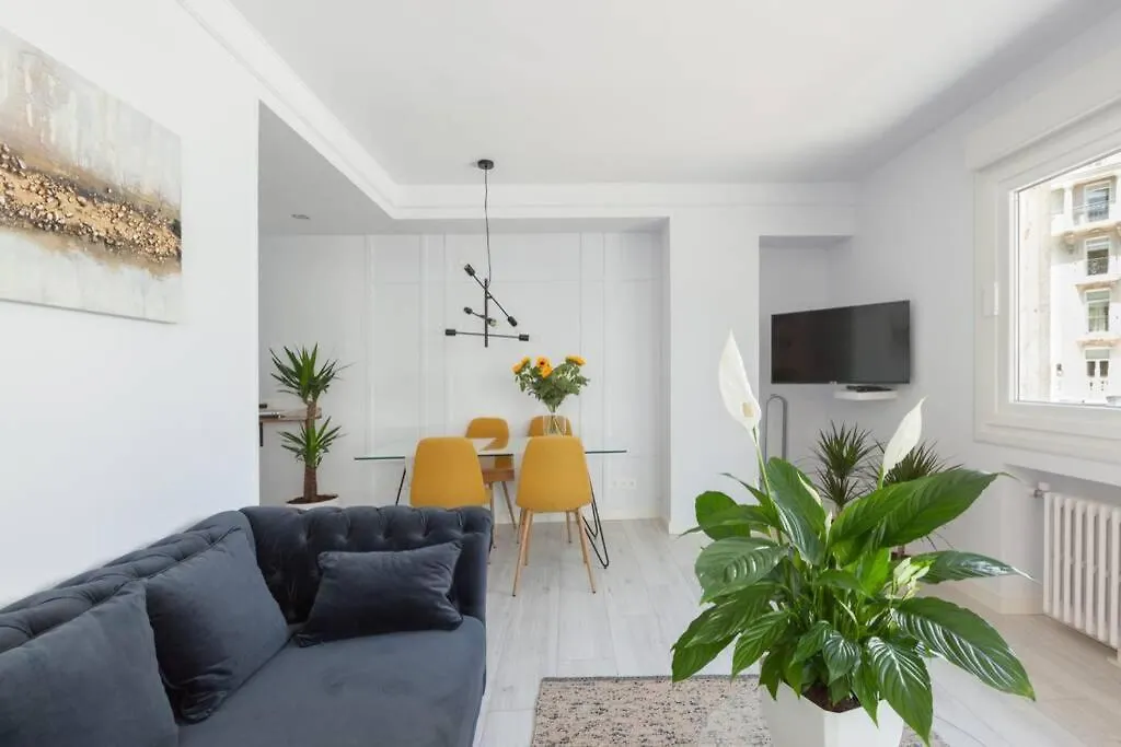 New Gorgeous Central Apartment - Beachfront - 3 Bd San Sebastian