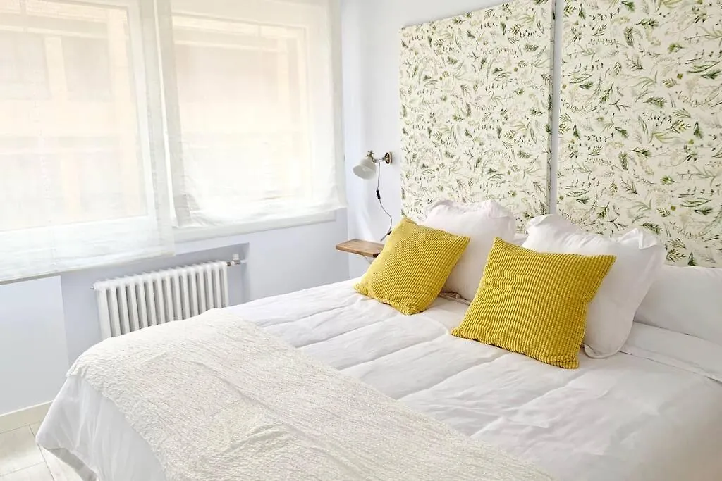 New Gorgeous Central Apartment - Beachfront - 3 Bd San Sebastian
