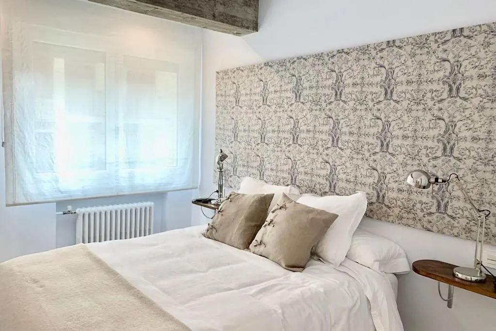 New Gorgeous Central Apartment - Beachfront - 3 Bd San Sebastian