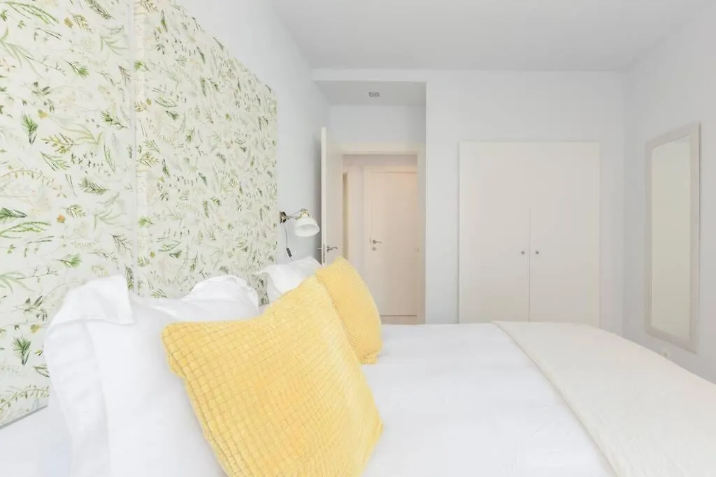 New Gorgeous Central Apartment - Beachfront - 3 Bd San Sebastian