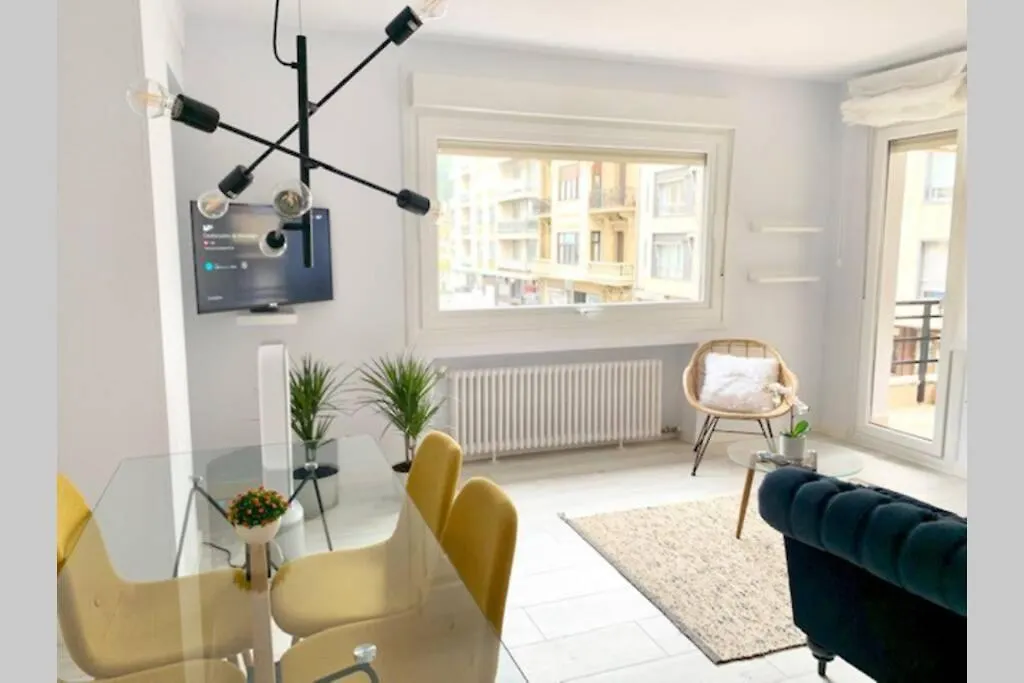 New Gorgeous Central Apartment - Beachfront - 3 Bd San Sebastian 0*,  Spain