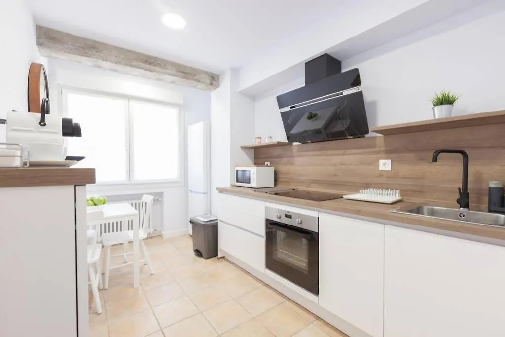 New Gorgeous Central Apartment - Beachfront - 3 Bd San Sebastián