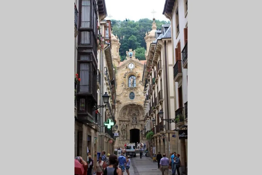 New Gorgeous Central Apartment - Beachfront - 3 Bd San Sebastian