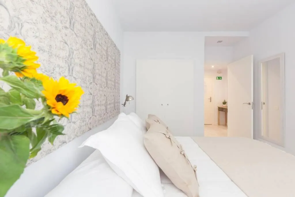 New Gorgeous Central Apartment - Beachfront - 3 Bd San Sebastian