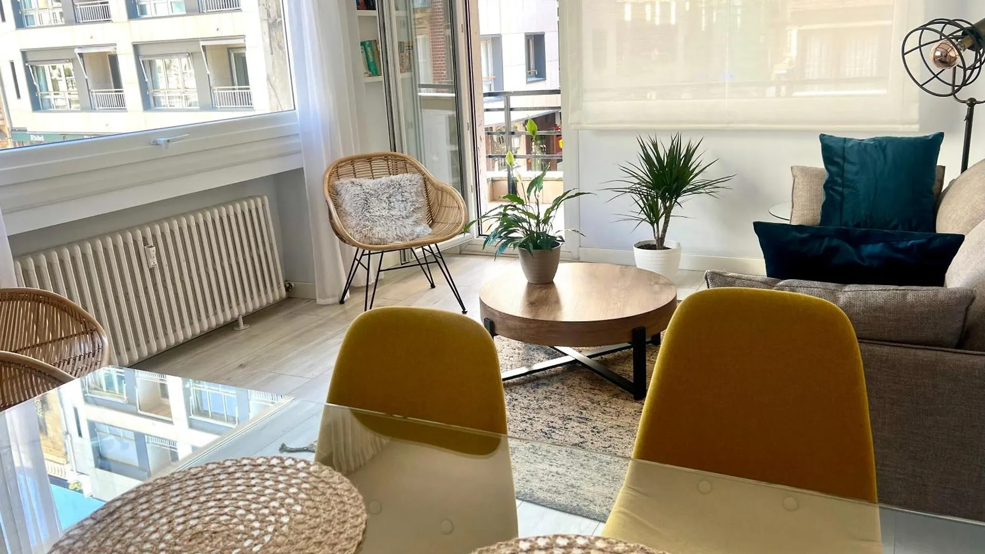 New Gorgeous Central Apartment - Beachfront - 3 Bd San Sebastian