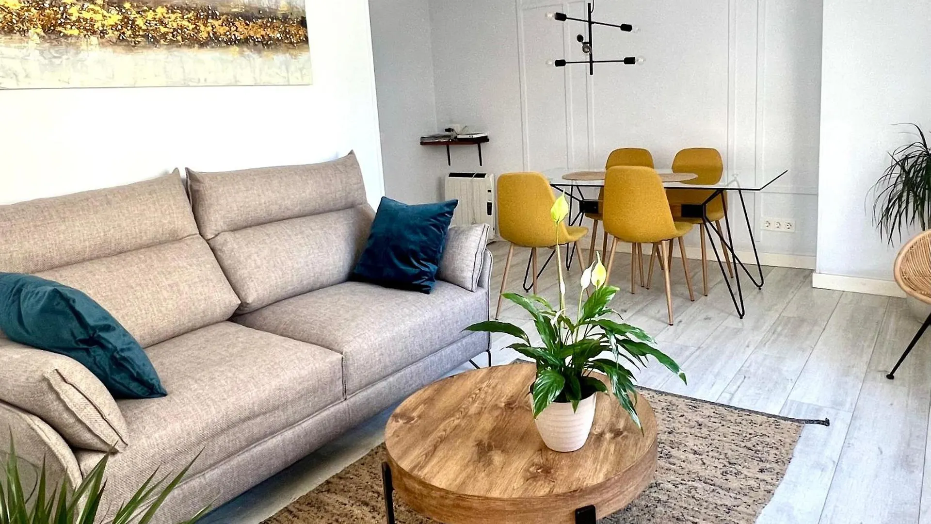 New Gorgeous Central Apartment - Beachfront - 3 Bd San Sebastián 0*,  España
