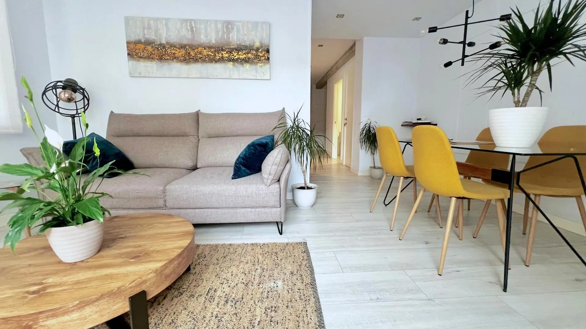 New Gorgeous Central Apartment - Beachfront - 3 Bd San Sebastian