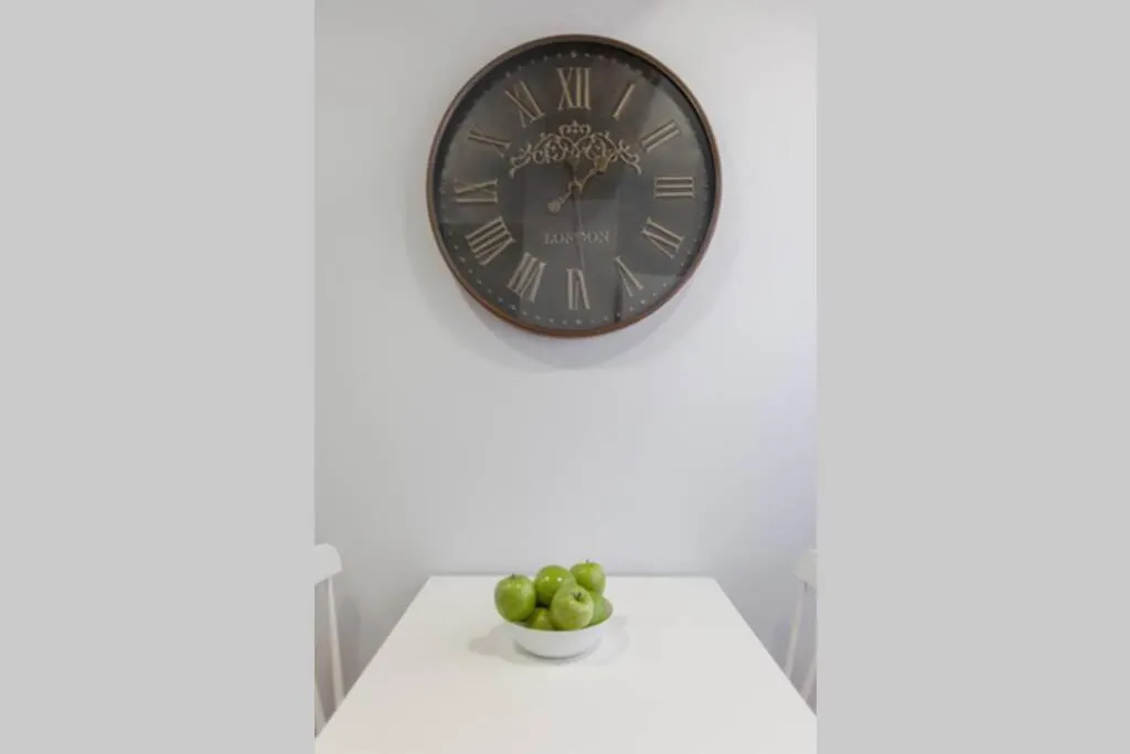 New Gorgeous Central Apartment - Beachfront - 3 Bd San Sebastian